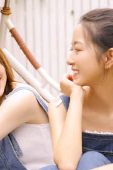 女子初次激情后纸团散落一地